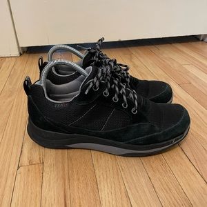 Womens LL Bean Tek 2.5 hiking shoes size 8.5m, waterproof and insulated